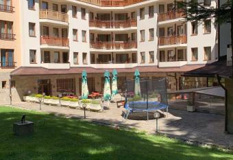 Studio-Incanto Villa park-Borovets has rooms with a private hot tub