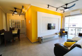 Fb HOME Guaruja- Apartamento proximo as praias da Enseada e Pitangueiras - WI FI allows 18 year olds to book a room