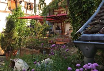 Hotel zum schwarzen Ross und Gutmann Zur Post allows 18 year olds to book a room