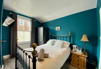 Blenheim Guest House has Balcony rooms