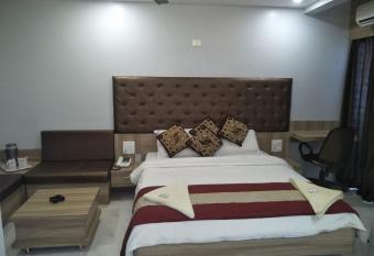 Hotel Sonali Regency allows 18 year olds to book a room