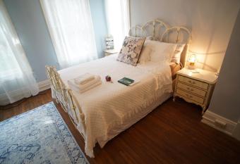 Birmingham Tree House has Balcony rooms