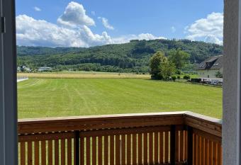 Danner Familien-Ferienwohnungen Sch  rfling am Attersee has Balcony rooms