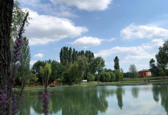 CHALET B&B LAGHETTI MARTINA has rooms with a private hot tub