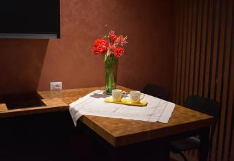 Garda Fantasy Apartment - JACUZZI has rooms with a private hot tub