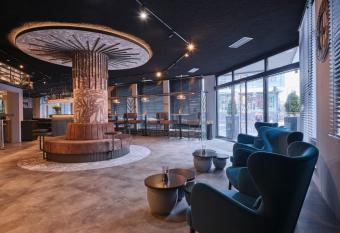 Best Western Plus Hotel Regence allows 18 year olds to book a room