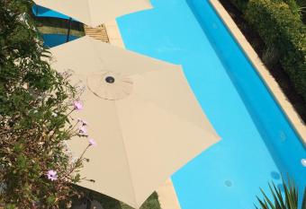 Only Women Guest House - Villa de la Comunidad Internacional de la Mujer allows 18 year olds to book a room