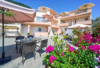 Rani Apartments has Balcony rooms