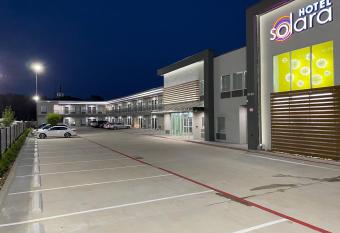 Hotel Solara I-45 & Hobby Airport Houston allows 18 year olds to book a room