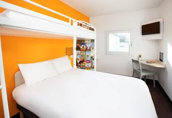 hotelF1 Saint Malo allows 18 year olds to book a room
