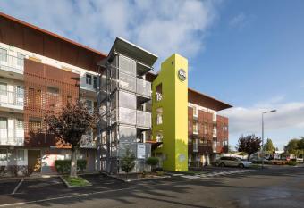 B&B HOTEL Saint-Malo Centre allows 18 year olds to book a room