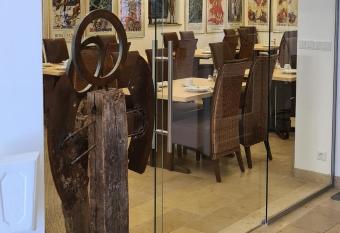 Hotel Garni  allows 18 year olds to book a room