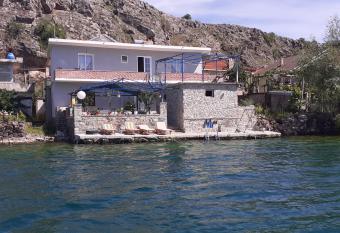 Nesti Relax Home has Balcony rooms