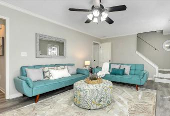 GoodKarmaRentals Modern Lux Haven in Dunwoody has Balcony rooms