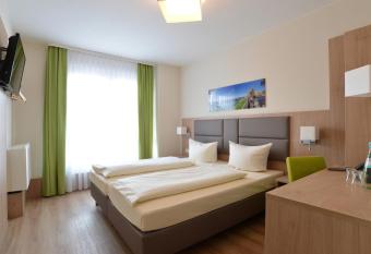 City-Hotel Kurf  rst Balduin allows 18 year olds to book a room