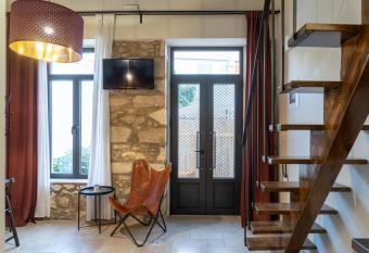 Quattro Domus allows 18 year olds to book a room