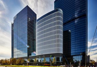 Holiday Inn Express - Warsaw - The HUB, an IHG Hotel allows 18 year olds to book a room