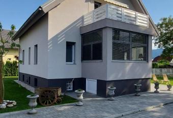 Vila Eva Lesce - Bled has Balcony rooms