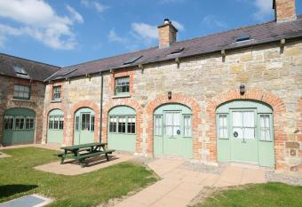 Belle Isle Castle and Cottages has Balcony rooms
