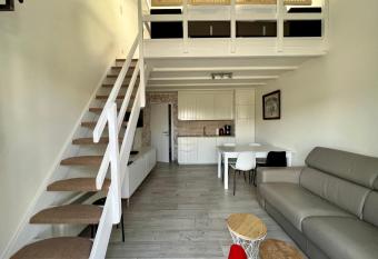 Melroce Holiday Cottage 5502 has Balcony rooms