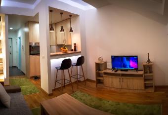 Sun Valley Apartments allows 18 year olds to book a room