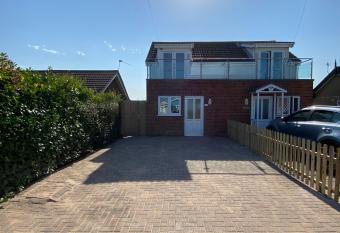 Coletta has Balcony rooms