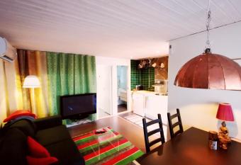 Stayin Borgafj  ll - Tuffa Lillan - Bo bakom hotellet allows 18 year olds to book a room