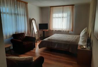 Altes Bootshaus allows 18 year olds to book a room