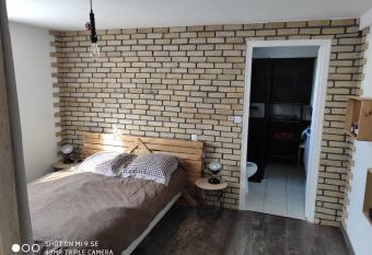 L ANNEXE - proche centre ville - maison enti  re allows 18 year olds to book a room