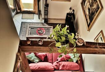 Lisa s home Piedimonte Etneo allows 18 year olds to book a room