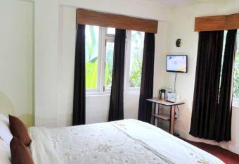 An incredible hotel, with amazing staff, near MG Marg has Balcony rooms