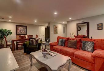 Good Karma Rentals - Norcross Convenience 4m To I-85 Great Reviews has Balcony rooms