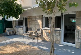 Studio apartman Miko has Balcony rooms