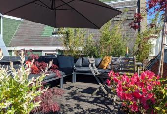 StoreStay DamSquare has Balcony rooms