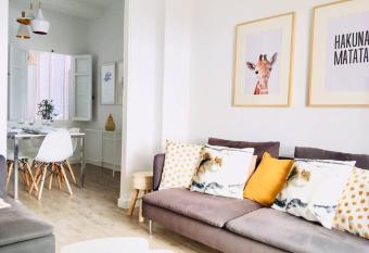 Piso en Calle San Andres allows 18 year olds to book a room