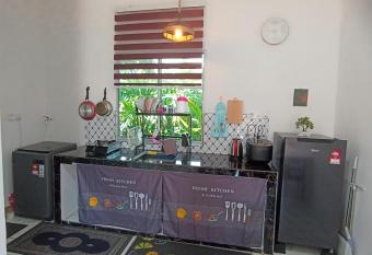 Haji Ineng Homestay- Guest House has Balcony rooms