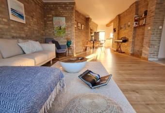 Art Gallery Apartment has Balcony rooms