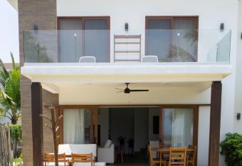 Villas La Mar allows 18 year olds to book a room