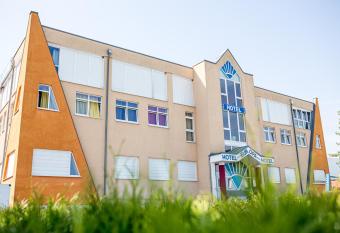 Europa Hotel Garni allows 18 year olds to book a room