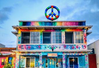 Samesun Ocean Beach Hotel & Hostel allows 18 year olds to book a room