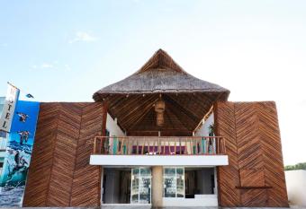 Hotel Pelicano allows 18 year olds to book a room