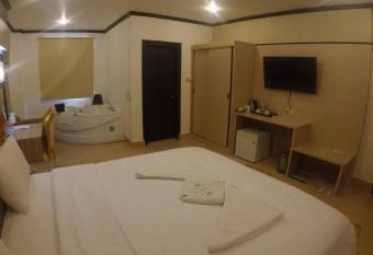 Sokdee City Hotel has Smoking/Balcony rooms