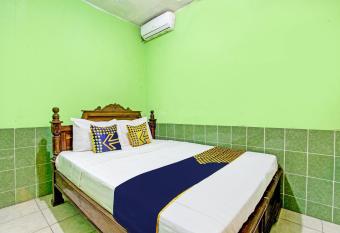 SPOT ON 93029 Pondok Wisata Sabar Menanti 2 allows 18 year olds to book a room
