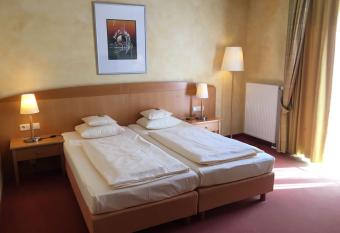 Businesshotel HEILBRONN- Biberach allows 18 year olds to book a room