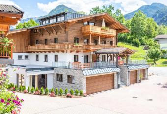 Familienbauernhof Bairau Grubh  rndl has Balcony rooms