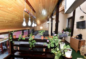 CASA TUDOR has Balcony rooms