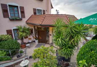 Neckarblick Hotel SELF Check IN allows 18 year olds to book a room
