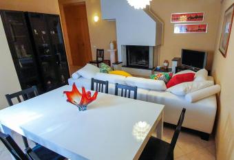 A casa di Debby alloggio comodo e accogliente allows 18 year olds to book a room