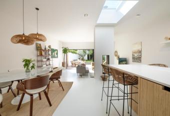 Fabulous 4 bedrooms villa near Zwin with a garden allows 18 year olds to book a room