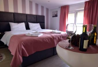 Studio Apartments Bulevar has Balcony rooms